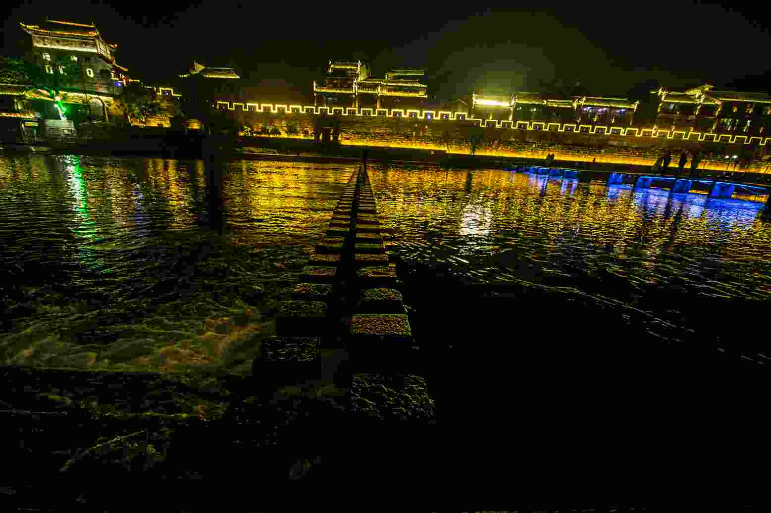 FENGHUANG GU CHENG - 凤凰古城 